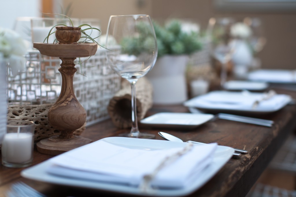 modern reception centerpiece with wooden elements